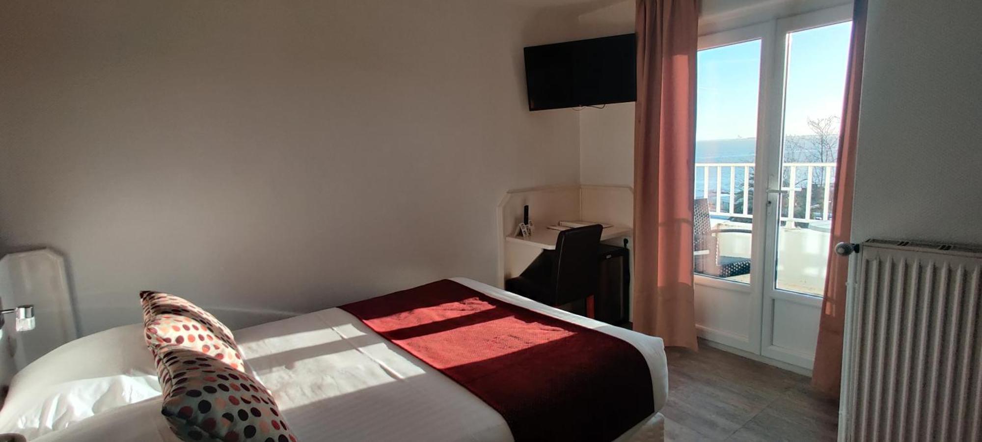 Logis Hotel Les Bleuets 로양 외부 사진