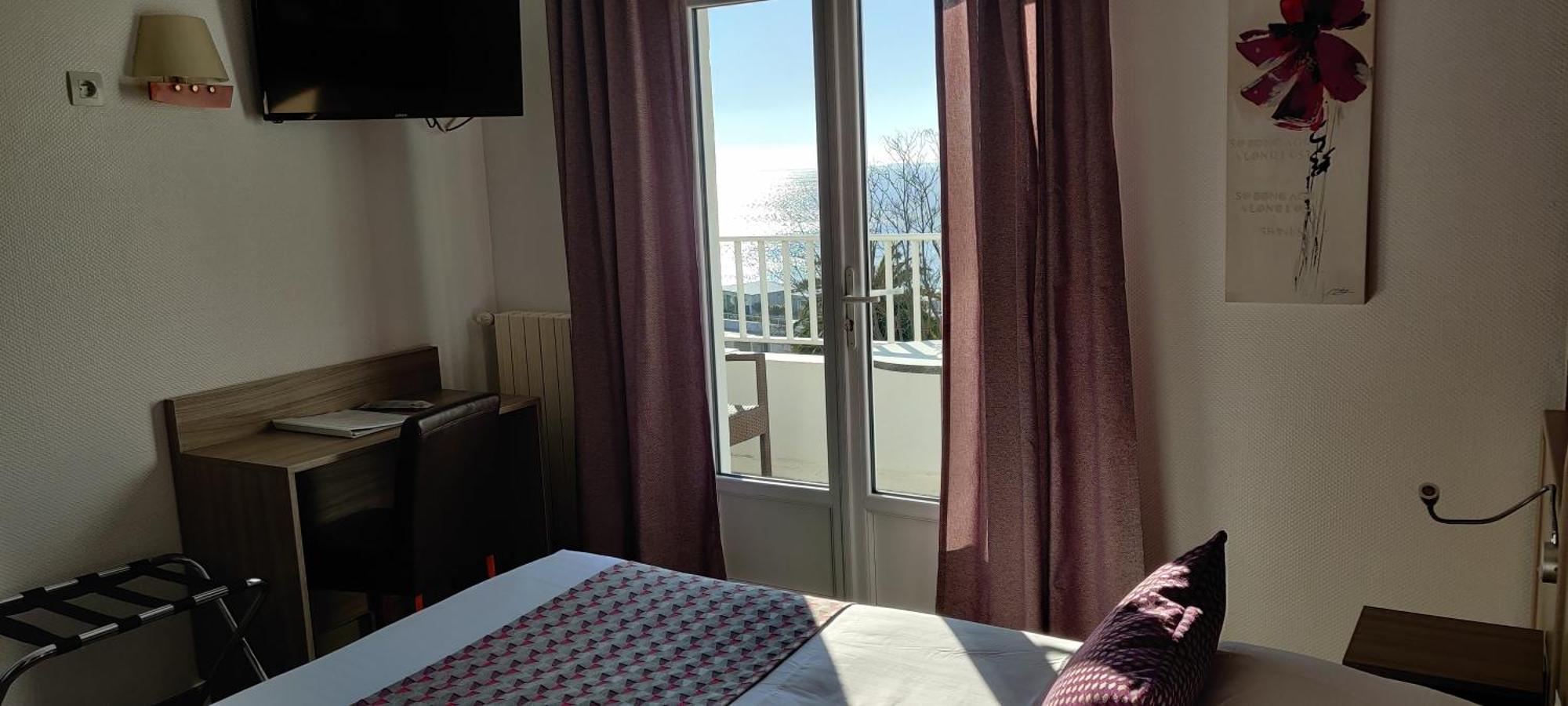 Logis Hotel Les Bleuets 로양 외부 사진