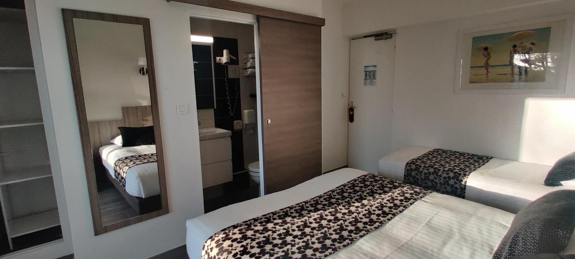 Logis Hotel Les Bleuets 로양 외부 사진